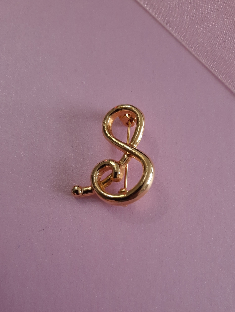 Gold-tone "S" Brooch